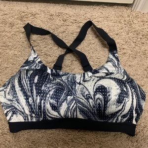 BNWOT Victoria’s Secret lightweight sports bra